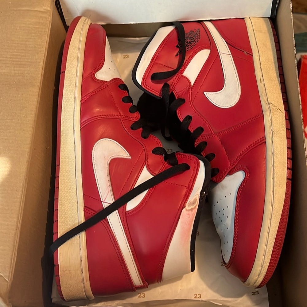 Jordan 1 mid
